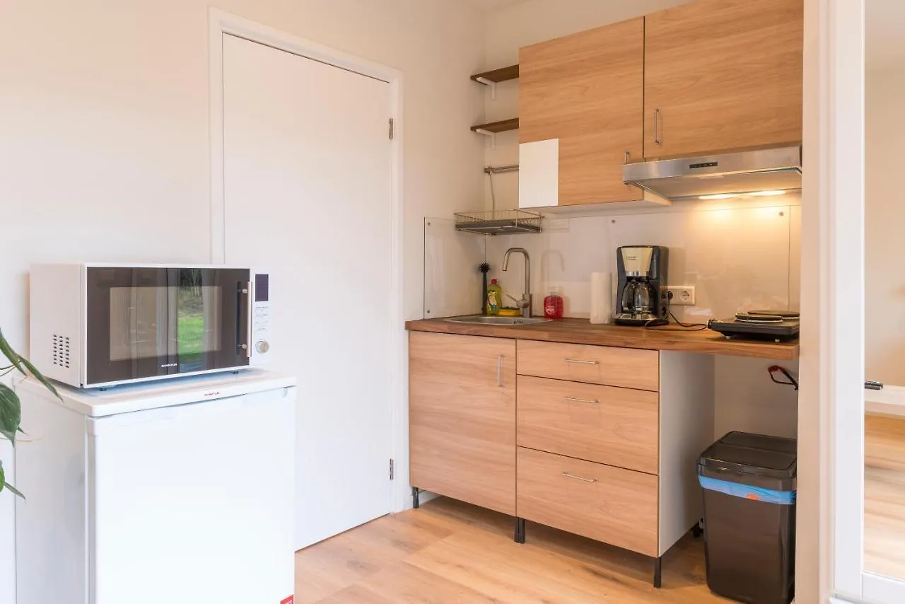 Right Garden Suite In Villa Near Centre And Tue Eindhoven Habitación en casa particular